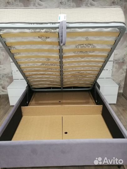 Кровать двухспальная с матрасом 140х190