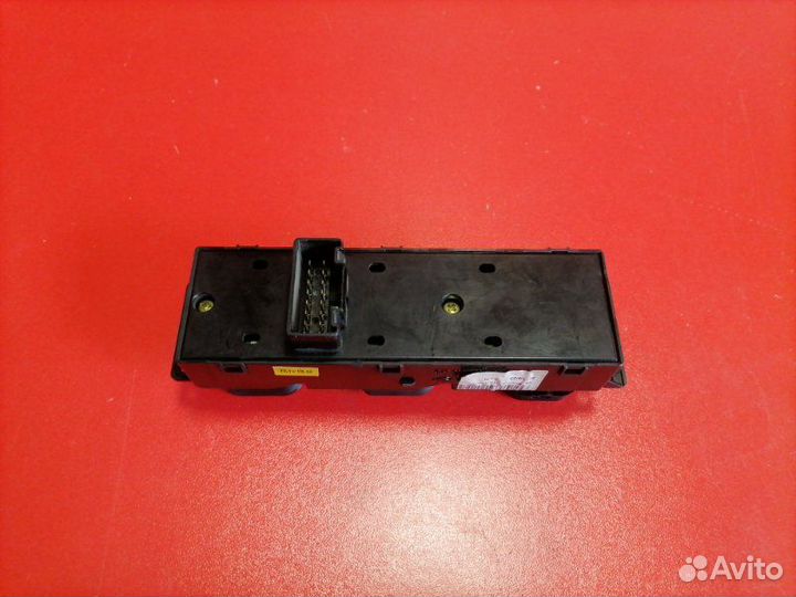 Блок управления стеклоподъемниками Hyundai Solaris