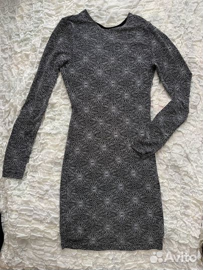 Блестящее платье черное divided