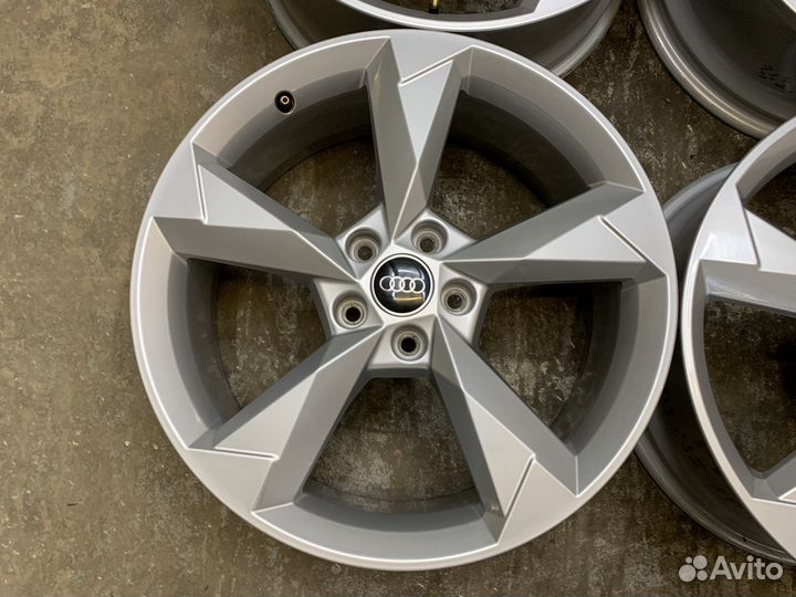 Оригинальные диски на Audi Q3 RSQ3 R19