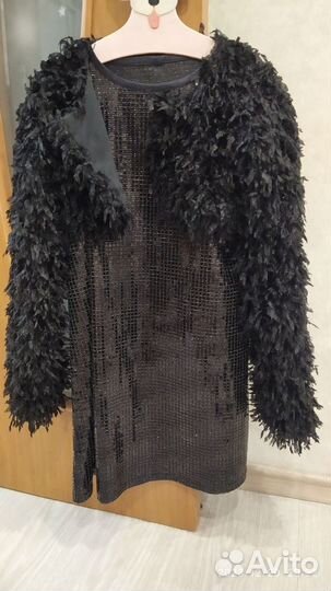 Платье с накидкой из перьев 134р-р
