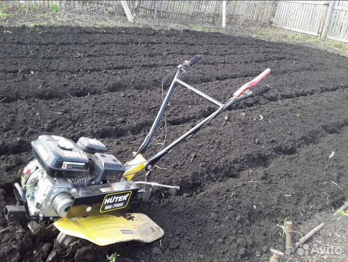 Вспашка земли мотоблоком