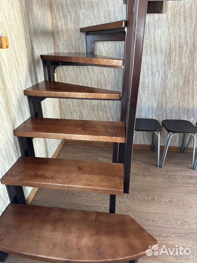 Лестница в дом на заказ из металла