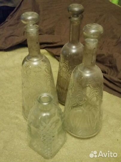 Графины, кувшины и стаканы