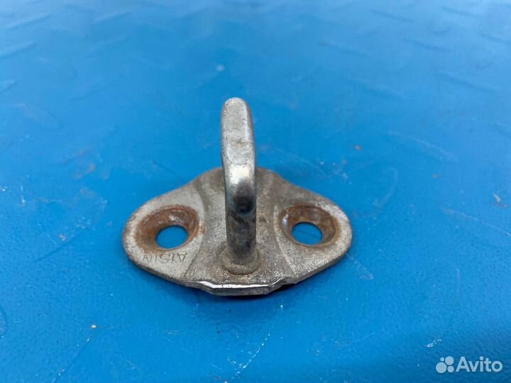 Б/У ответная часть замка двери задний левый Toyota