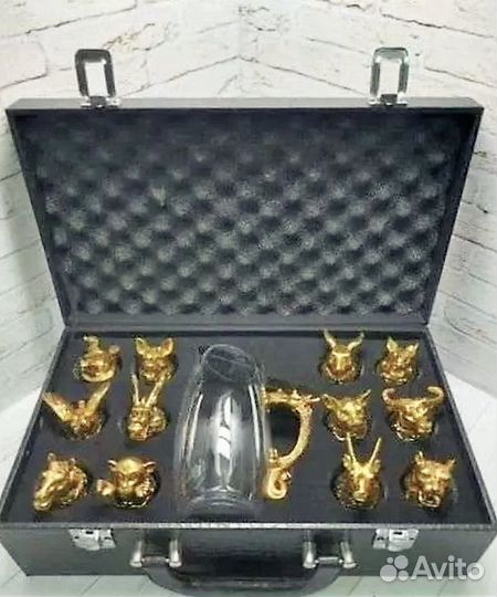 Наборы Рюмок перевёртышей с графином в чемодане