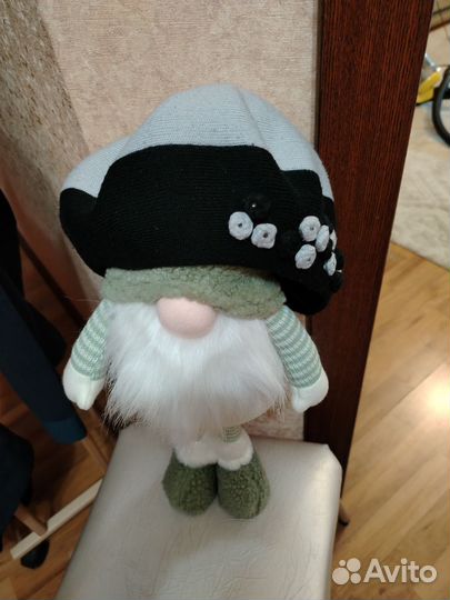 Серьги, берет, отдаю