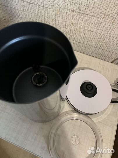 Подогреватель и вспениватель молока