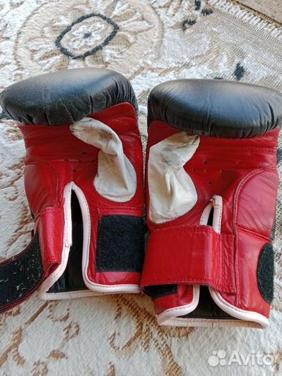 Боксерские перчатки