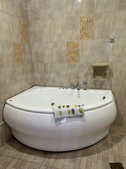 Комната 20 м² в 4-к., 1/3 эт.