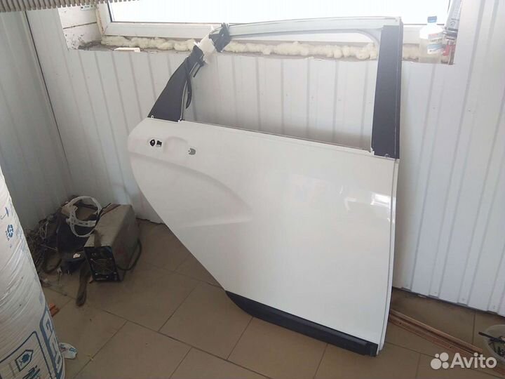 Продам заднюю правую дверь Веста SV gross