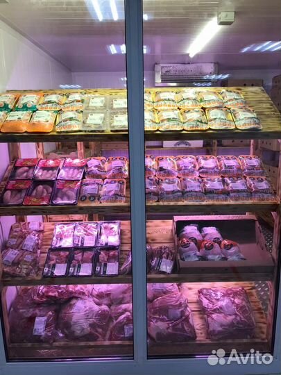 Холодильная камера-витрина для мясного магазина