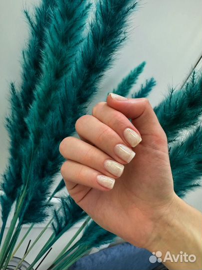 Модель на маникюр