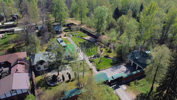 Коттедж 307 м² на участке 35 сот.