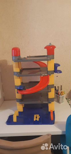 Парковка гараж 4 уровня, лифт