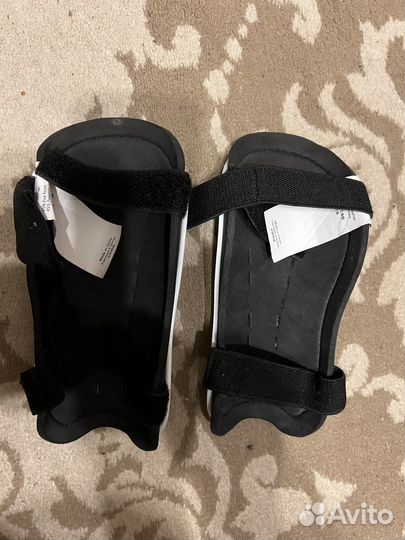 Футбольные щитки