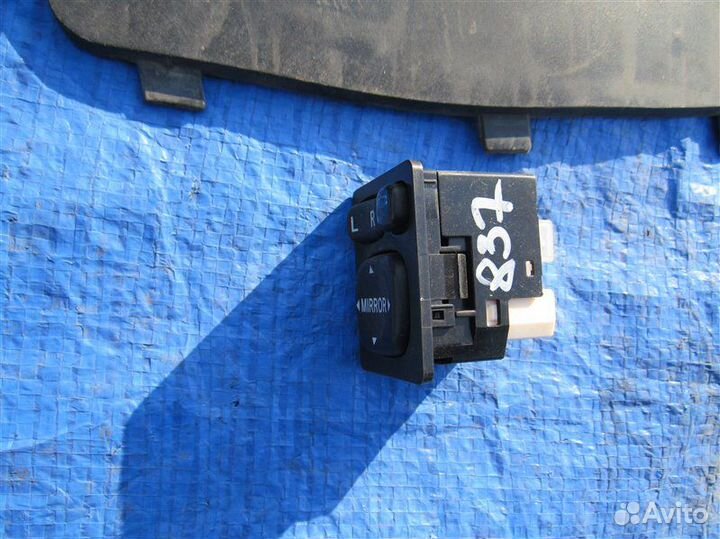 Блок управления зеркалами Toyota Prius ZVW30