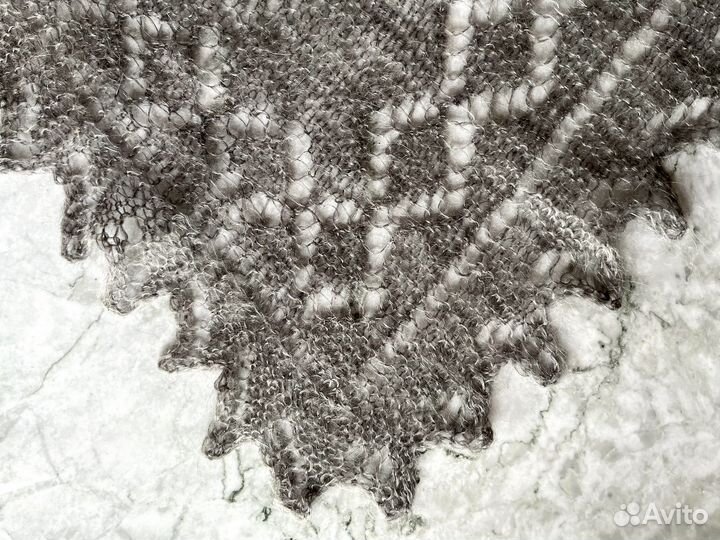 Платок пуховый Паутинка ажурная вязка 90*90 новый