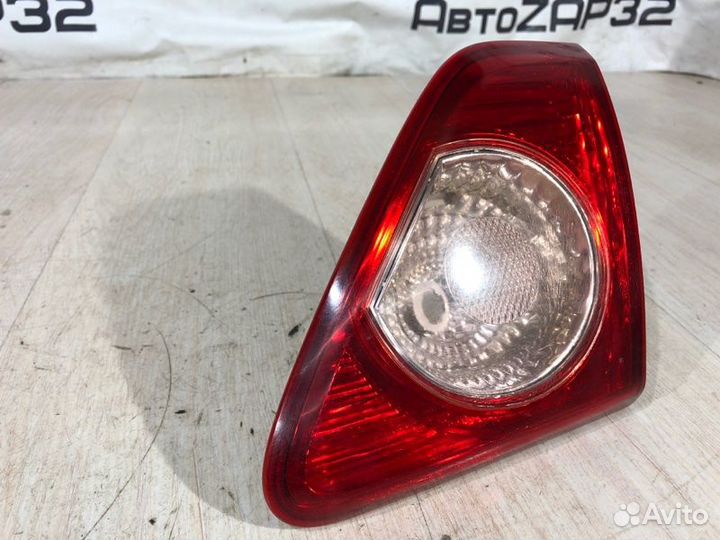 Фонарь крышки багажника правый Toyota Corolla E150