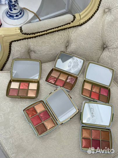 Hourglass leopard палетка для лица