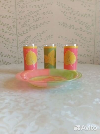 Набор посуды -стаканы и тарелка