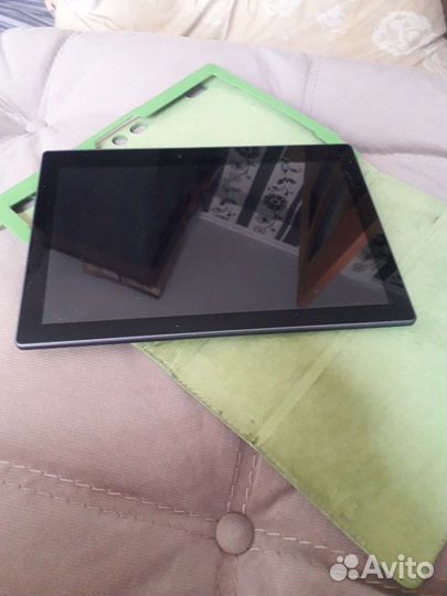 Планшет LenovoTB3-X70L