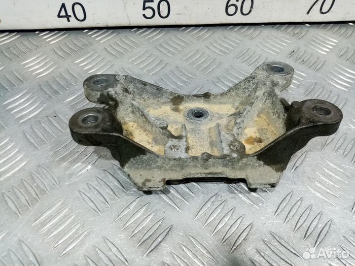 Б/У Кронштейн опоры кпп#001