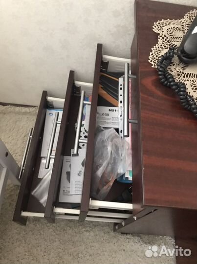 Тумбочка на колёсиках