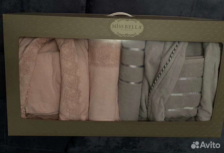 Набор банных халатов и полотенец