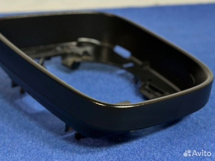 Рамка корпуса зеркала левая Volvo Xc60 2011