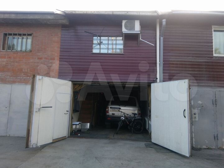 Гараж, > 30 м²