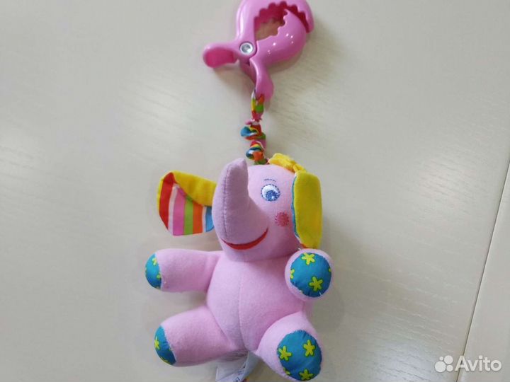 Пакетом Фирменные развивающие игрушки для малышей