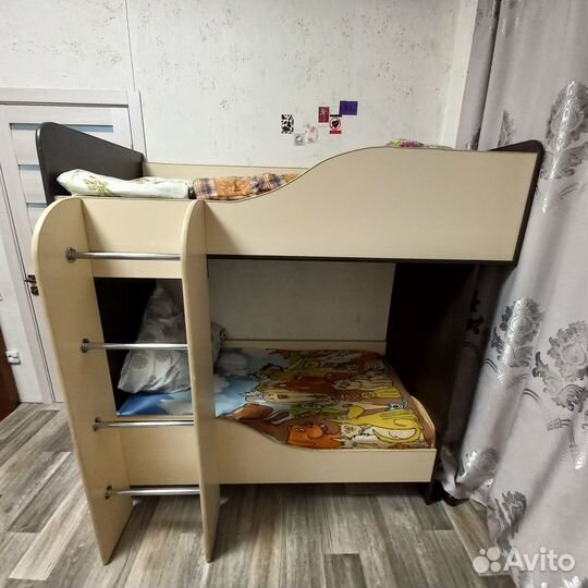 Двухъярусная кровать