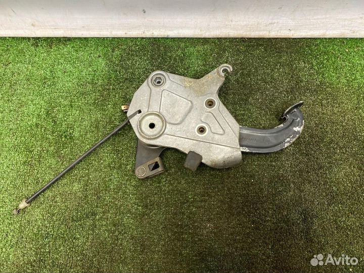 Педаль стояночного тормоза Mercedes-Benz