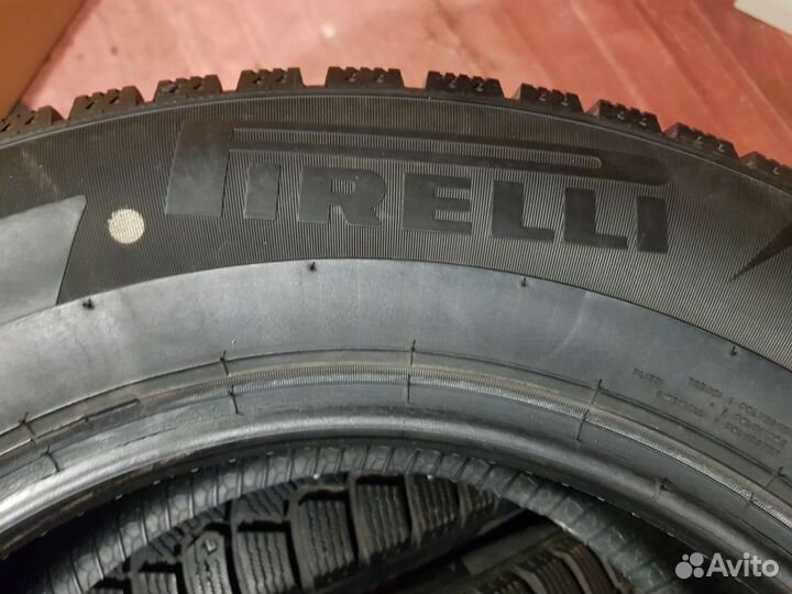 Pirelli Ice Zero 215/65 R16