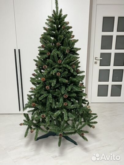 Елка искусственная с шишками