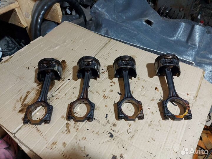 Поршень с шатуном Skoda Octavia A4 1.4 16V 75лс