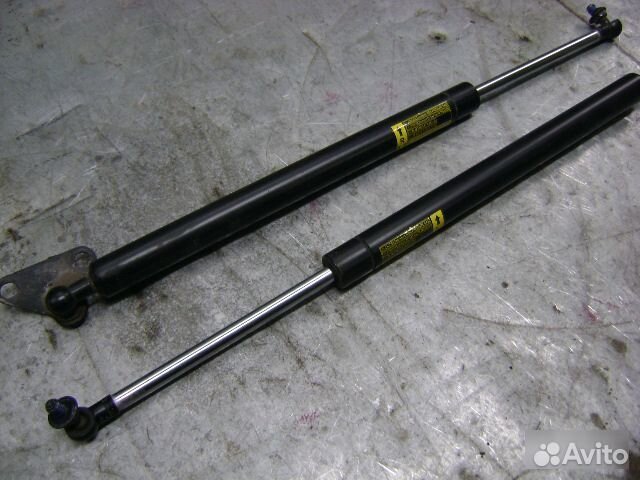 Амортизатор багажника Lexus Lx570