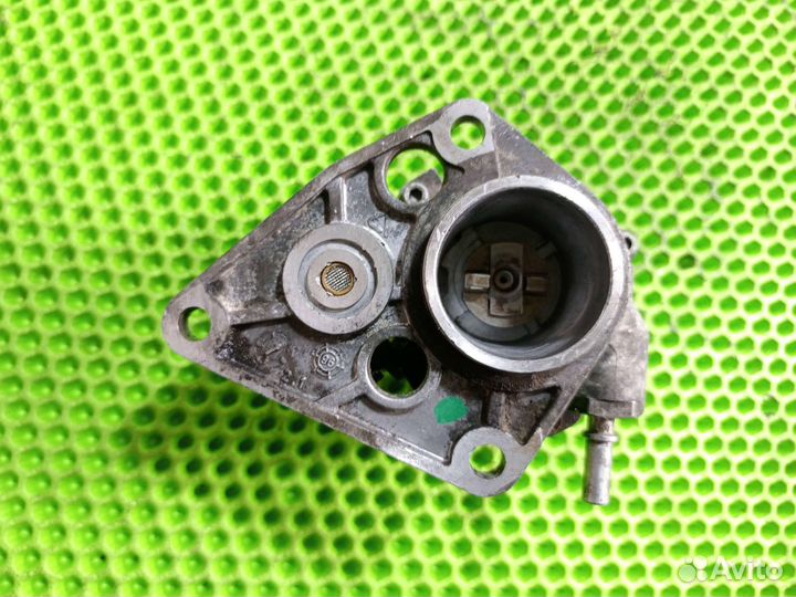 Насос вакуумный Peugeot 206