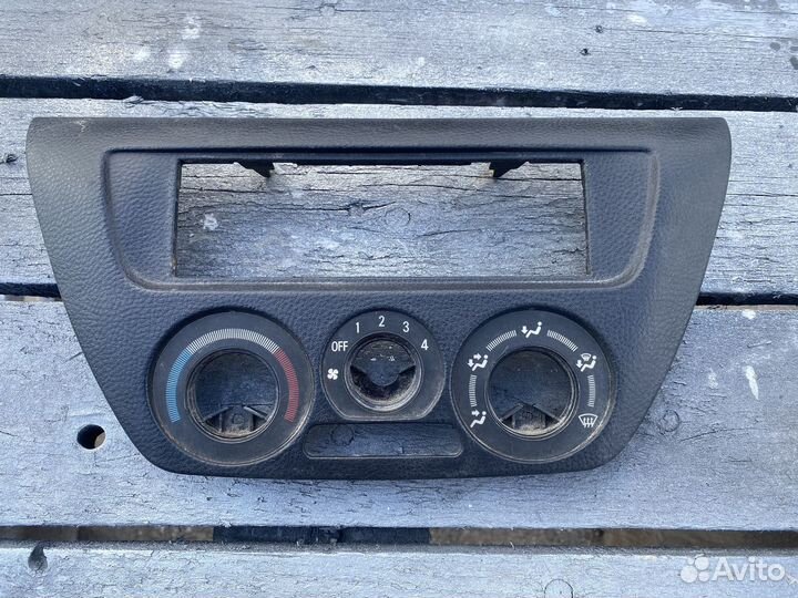 Накладка блока климата Mitsubishi Lancer 9