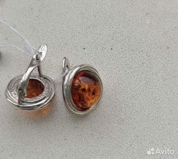 Серебряные серьги с янтарем