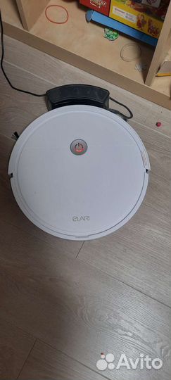 Робот пылесос elari