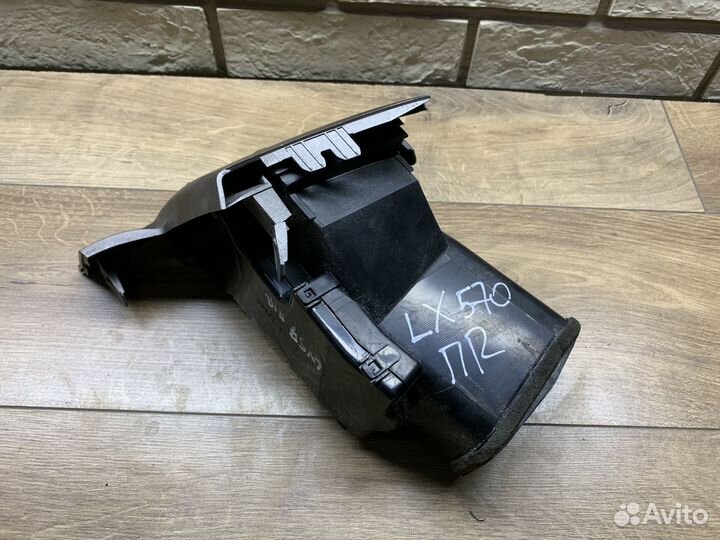 Lexus LX 570 Дефлектор воздушный правый