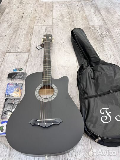 Акустическая гитара