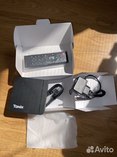 Tanix W2 тв бокс смарт тв приставка