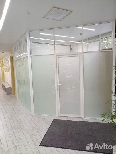 Распашные стеклянные двери