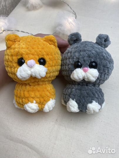 Вязаные брелки игрушки ручной работы в наличии