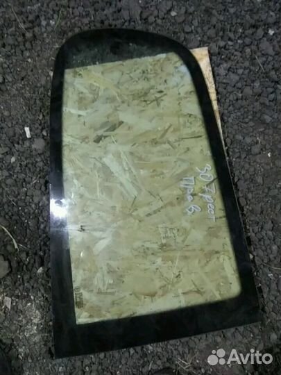 Стекло заднее правое Пежо 307 купе