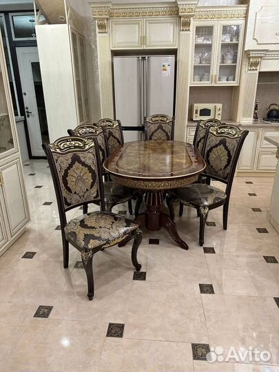 Стол и стулья