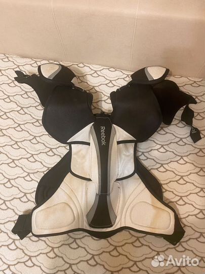 Нагрудник хоккейный sr xl reebok kfs 7k